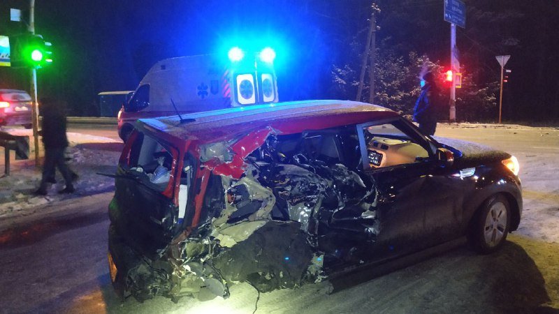 Под Киевом пьяный водитель микроавтобуса влетел в Kia: в легковике была девушка с пятимесячным ребенком 1