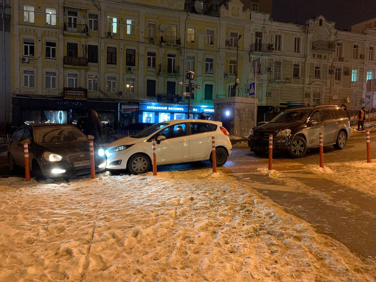 В центре Киева произошла масштабная авария из-за прорыва водопровода: кадры с места 2