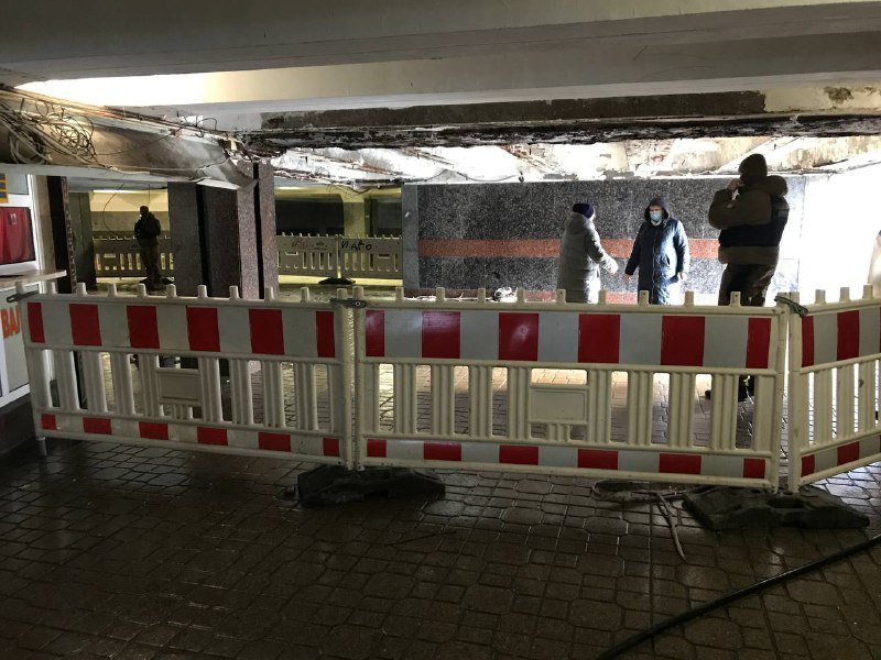 В переходе в центре Киева обвалился потолок: появились кадры 2