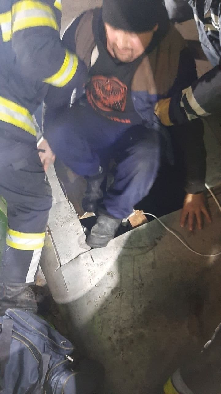 В Киеве на стройке рабочих вытащили из-под завалов: кадры с места 2