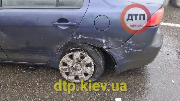 В Киеве водитель Infiniti протаранил шесть автомобилей: кадры с места 3