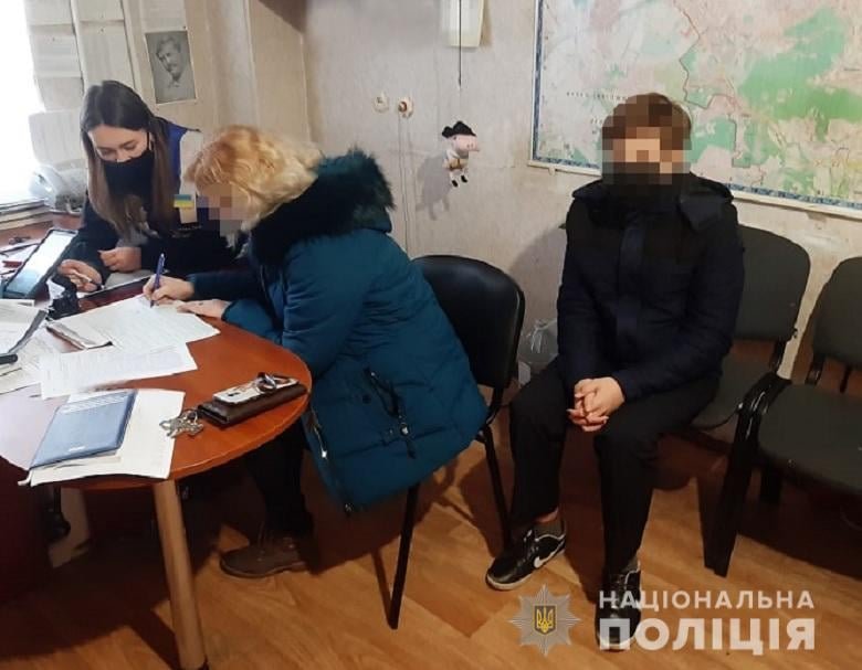 В Киеве на Оболони ребенок провалился под лед 1