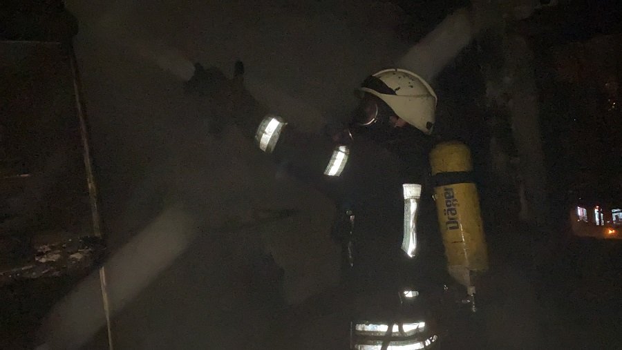 В Киеве в Оболонском районе сгорели сразу несколько квартир: подробности и кадры с места 3
