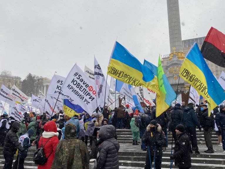 По Киеву ходят бунтующие ФОПы: где перекрыто движение и куда направились митингующие 3