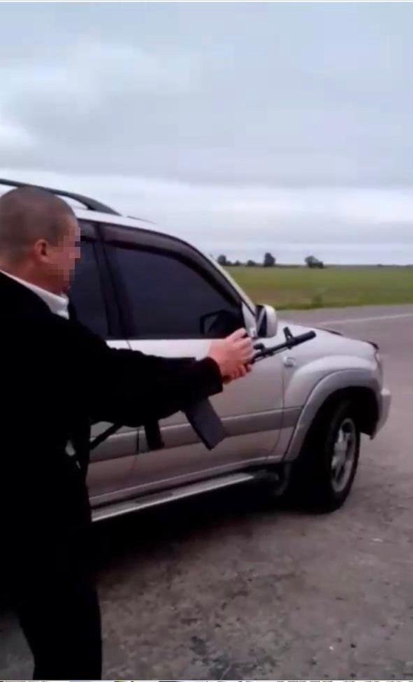 В Киевской области вооруженные члены ОПГ издевались над людьми и отбирали у них деньги 1