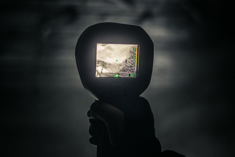 В центре Киева сгорела квартира в день рождения ее хозяина: кадры изнутри 1