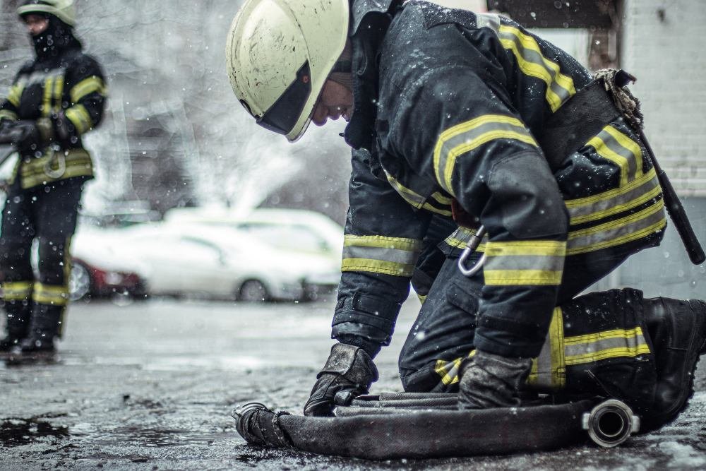 В центре Киева сгорела квартира в день рождения ее хозяина: кадры изнутри 2