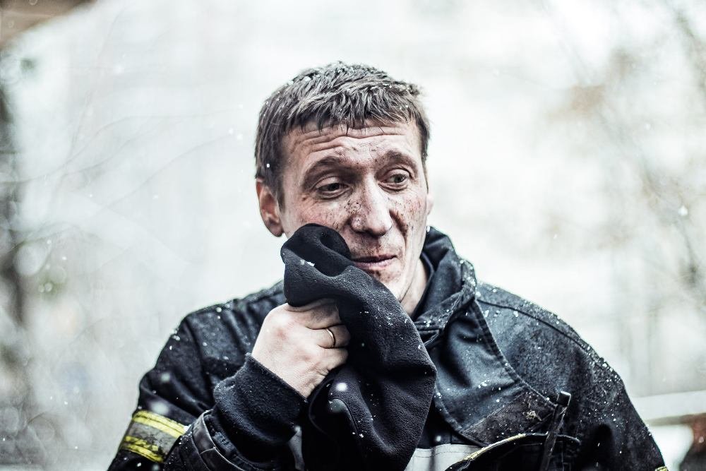 В центре Киева сгорела квартира в день рождения ее хозяина: кадры изнутри 3