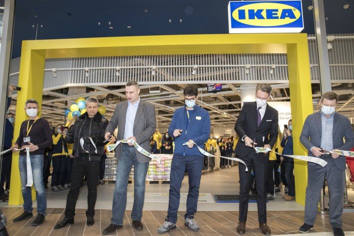 В Киеве открыли первый в Украине магазин IKEA: ленту перерезал Кличко 6