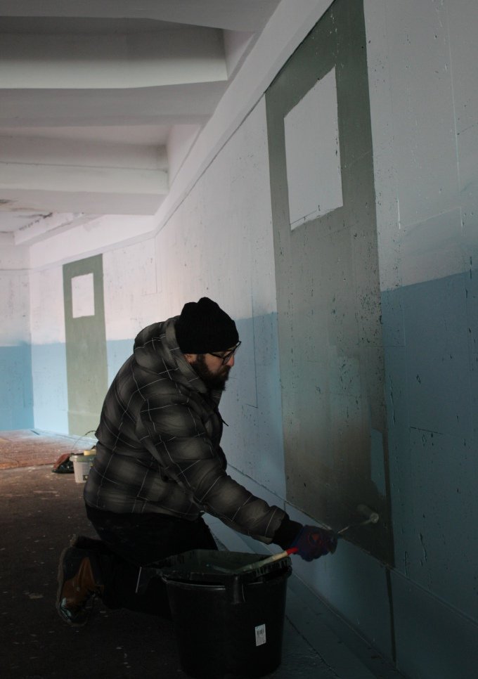 В Киеве подземный переход на Европейской площади превратили в тюремный коридор: кто и зачем 1