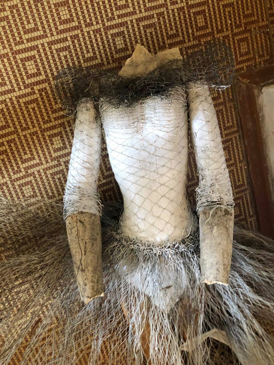 В Киеве вандалы сломали легендарную деревянную скульптуру Балерины от создателя Пейзажной аллеи 2