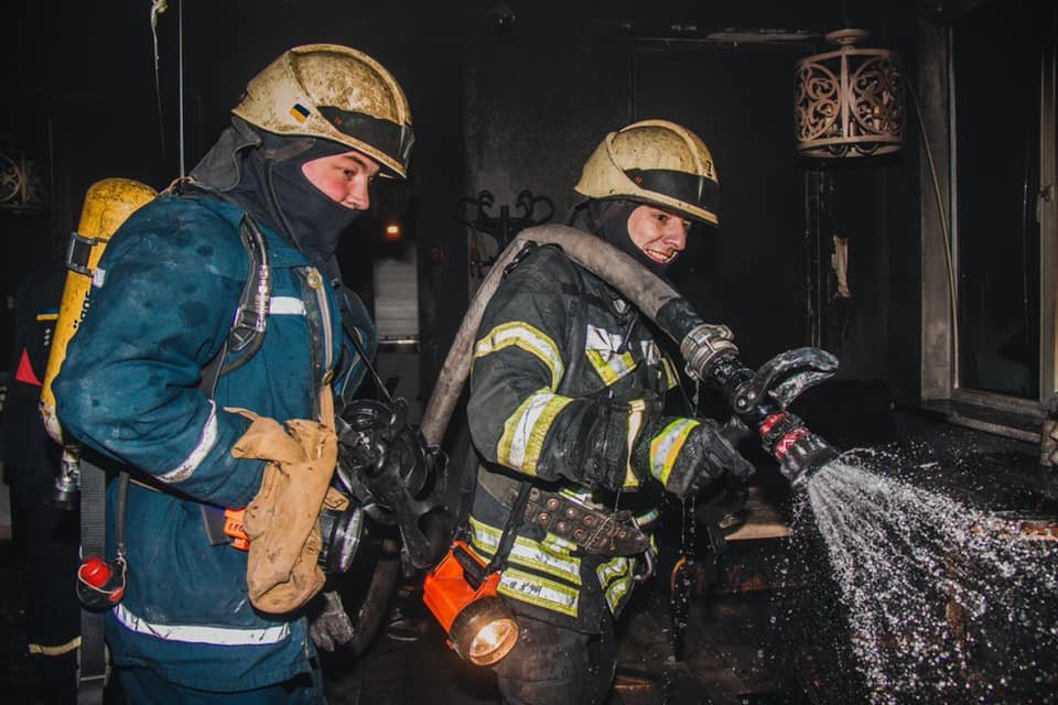 В Киеве в Подольском районе сгорело кафе 3
