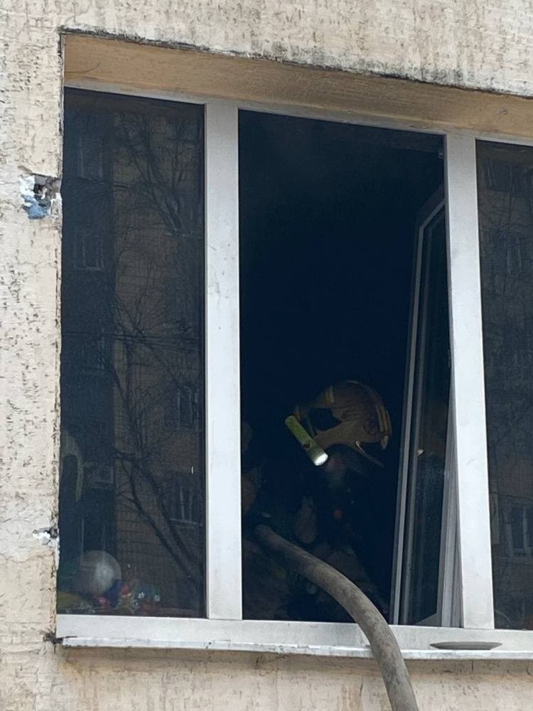 В Киеве в студенческом общежитии загорелась комната 1