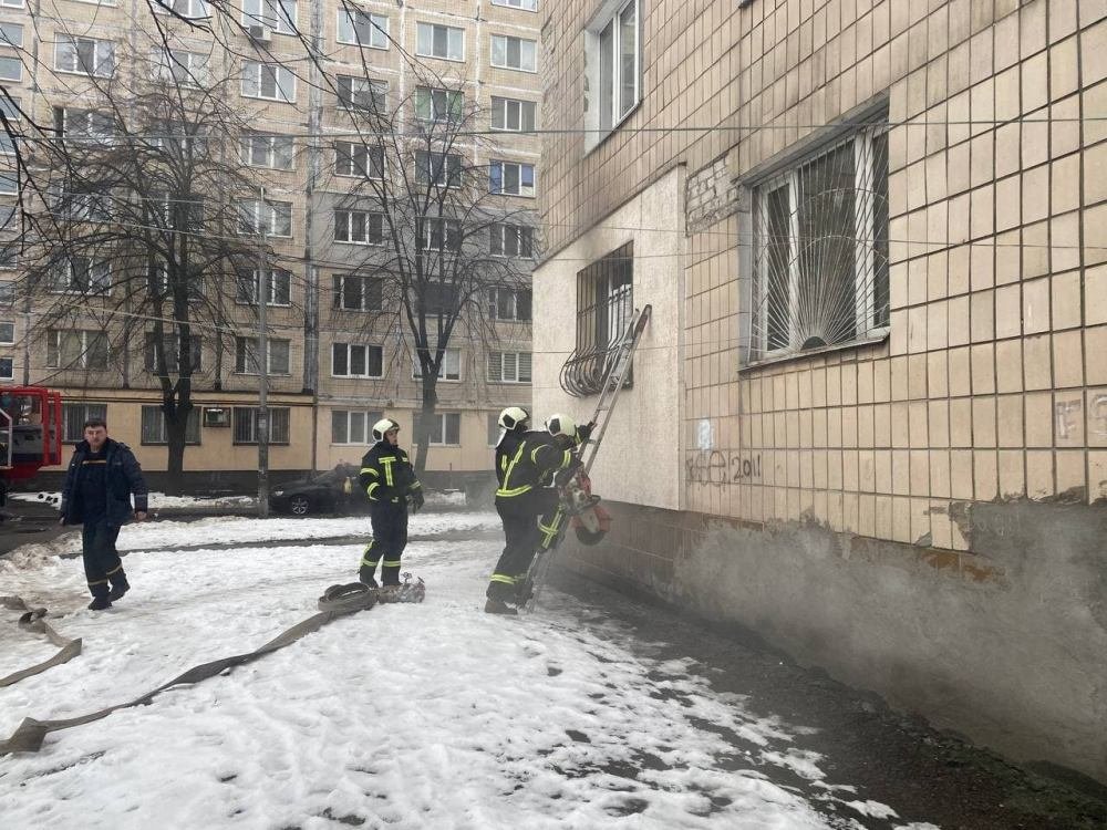 В Киеве в студенческом общежитии загорелась комната 8