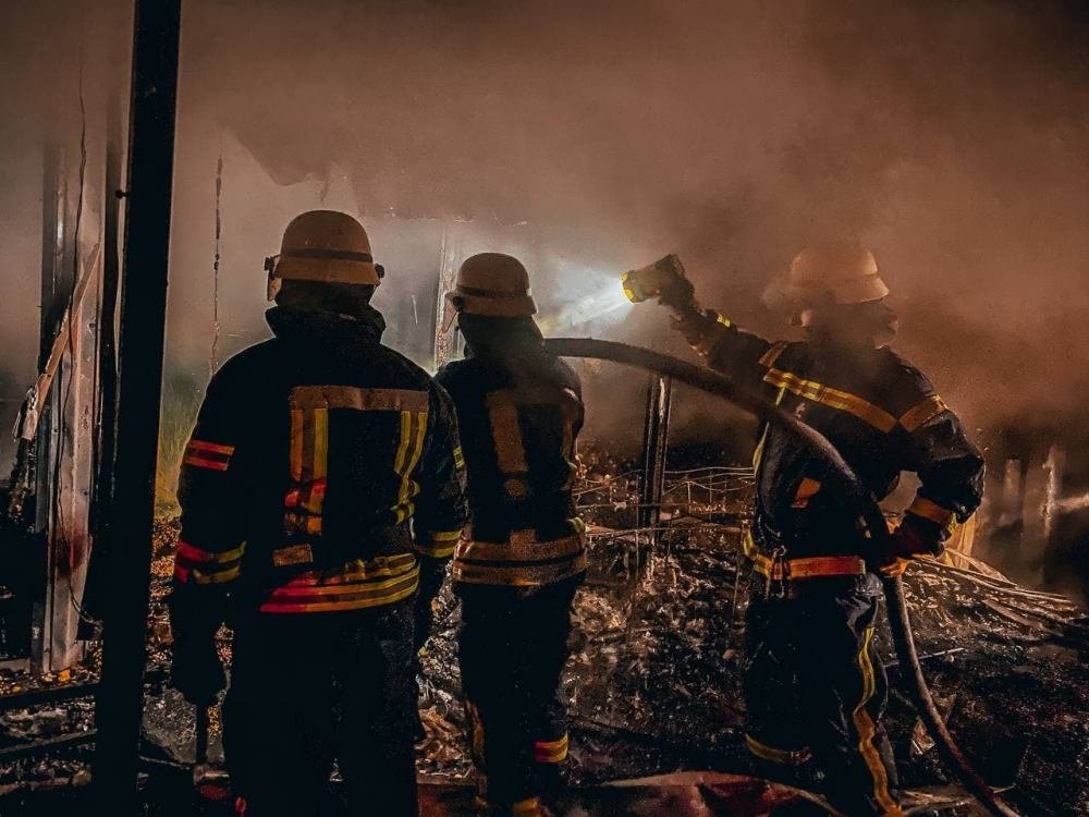 В Киеве ночью загорелся рынок: подробности масштабного пожара 3