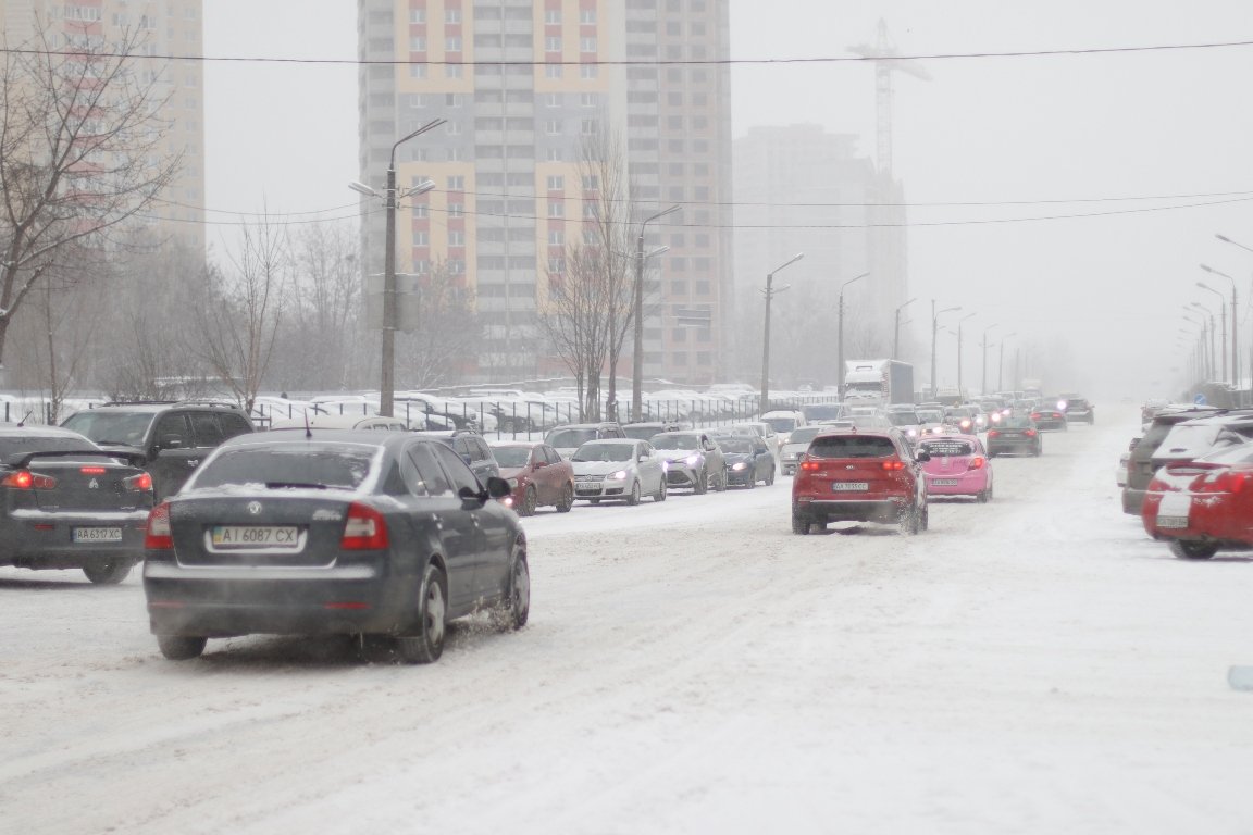Снегопад в Киеве в лицах и пробках: как с утра выглядит столица во время непогоды 5