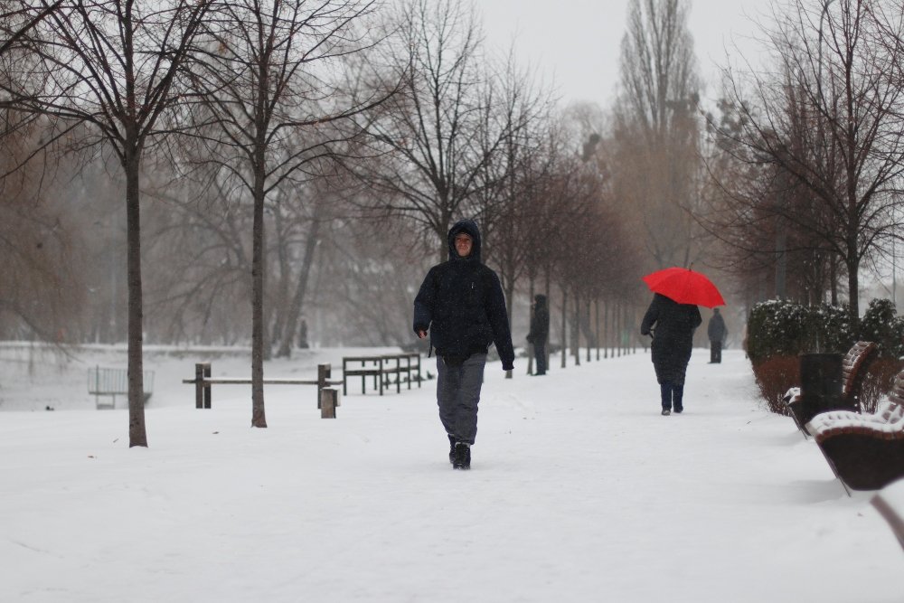 Снегопад в Киеве в лицах и пробках: как с утра выглядит столица во время непогоды 20