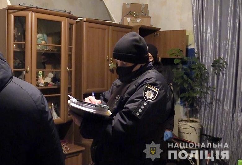 В Киеве мужчина задушил своего друга в его квартире и сбежал 1