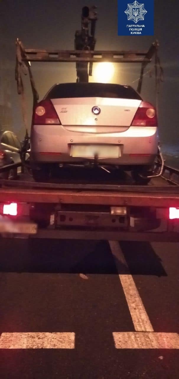 В Киеве водитель со смертельной дозой алкоголя в крови устроил аварию: кадры с места 2