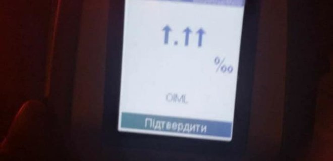 В Киеве водитель со смертельной дозой алкоголя в крови устроил аварию: кадры с места 3