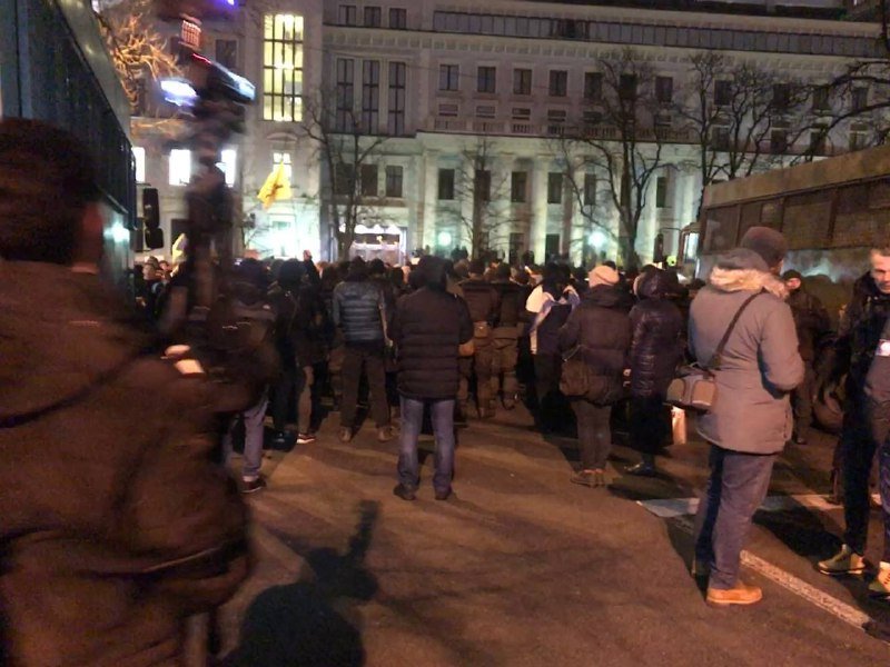 Акция против заключения Стерненко: что сейчас происходит на Банковой в Киеве 1