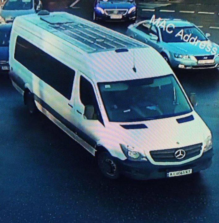 В Киеве возле офиса ОПЗЖ задержали Mercedes с оружием: что там произошло 1