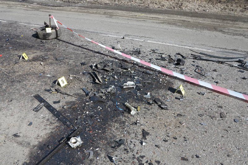 В Киеве на на Гостомельском шоссе столкнулись Chevrolet и Renault: тела погибших вырезали из машины 5