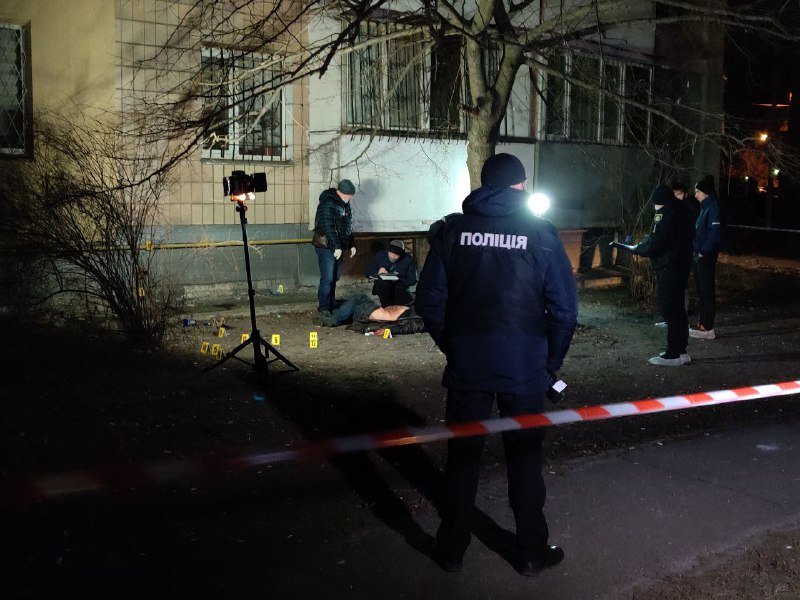 В Киеве на Чоколовском бульваре перевернулось такси Uklon 3