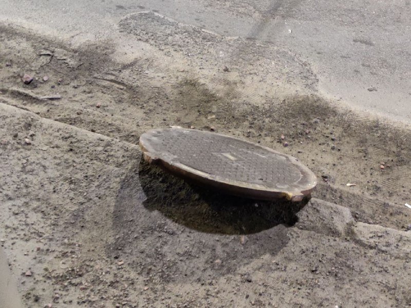 В Киеве на Чоколовском бульваре перевернулось такси Uklon 5