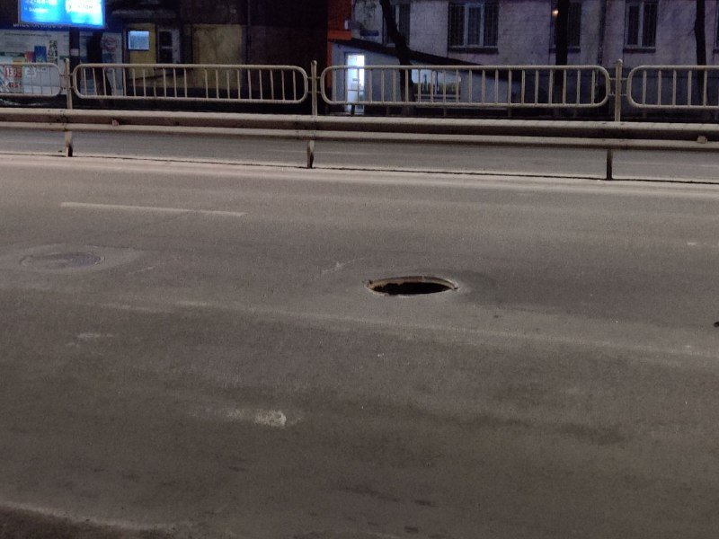 В Киеве на Чоколовском бульваре перевернулось такси Uklon 6