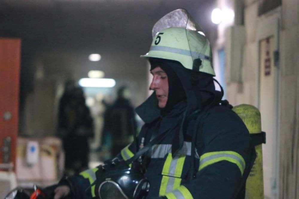 Пожар в реанимационном отделении больницы в Киеве: первые подробности и кадры с места 1