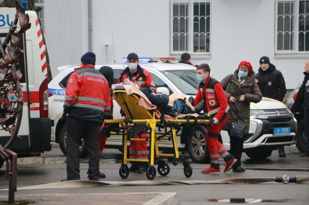 Пожар в реанимационном отделении больницы в Киеве: первые подробности и кадры с места 14