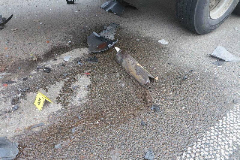 В Киеве на Житомирской трассе Volvo влетел под фуру: водитель погиб на месте 1