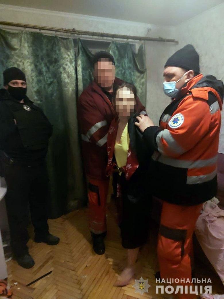 В Киеве женщина морила голодом, издевалась и не пускала в школу 6-летнюю дочь 1