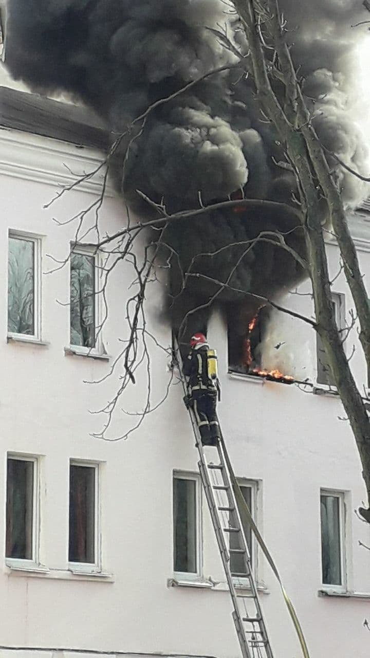 в Киеве загорелась комната в общежитии: подробности и кадры изнутри 1