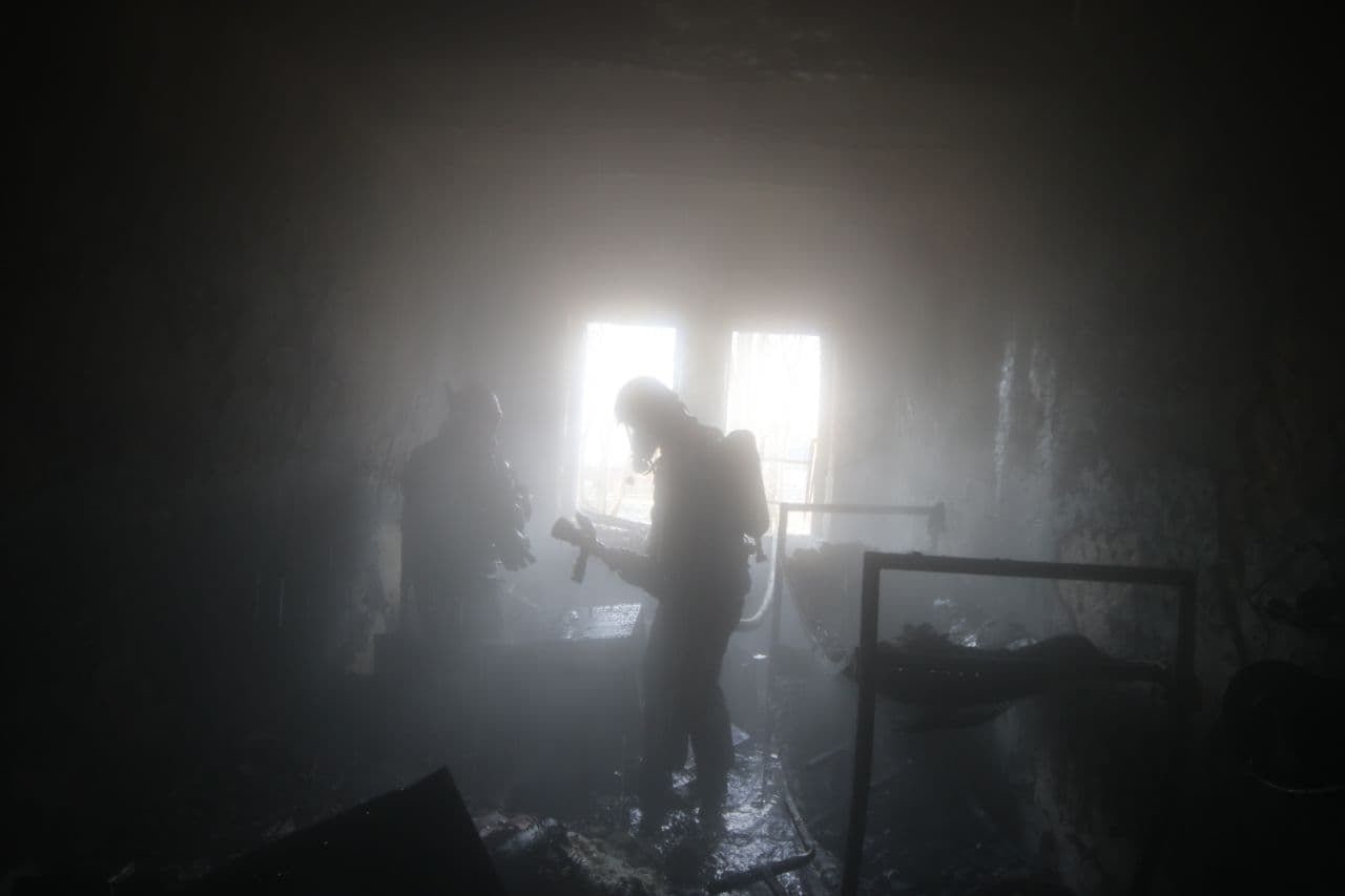 в Киеве загорелась комната в общежитии: подробности и кадры изнутри 2