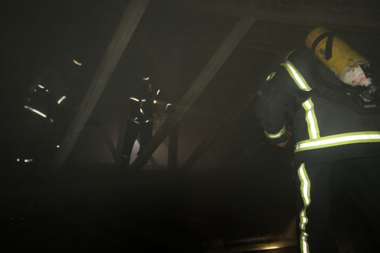 в Киеве загорелась комната в общежитии: подробности и кадры изнутри 3