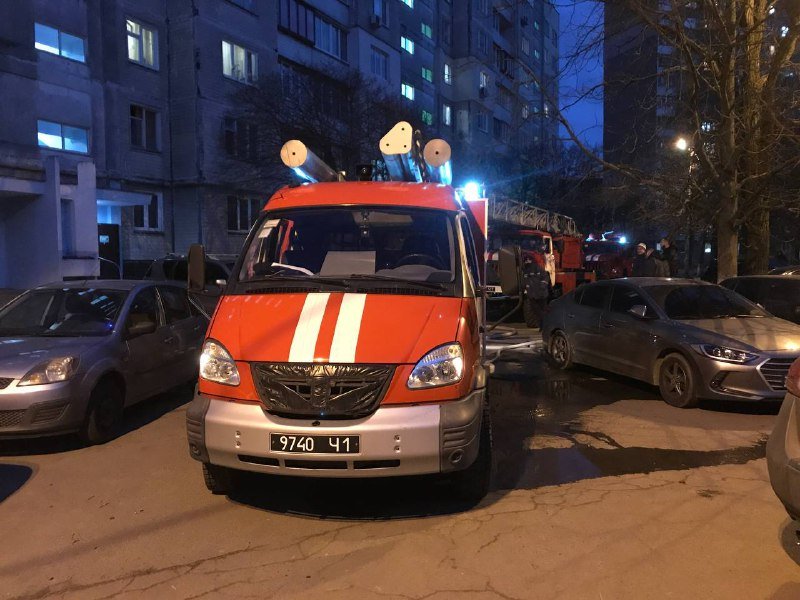 В Голосеевском районе Киева загорелась квартира в многоэтажке 3
