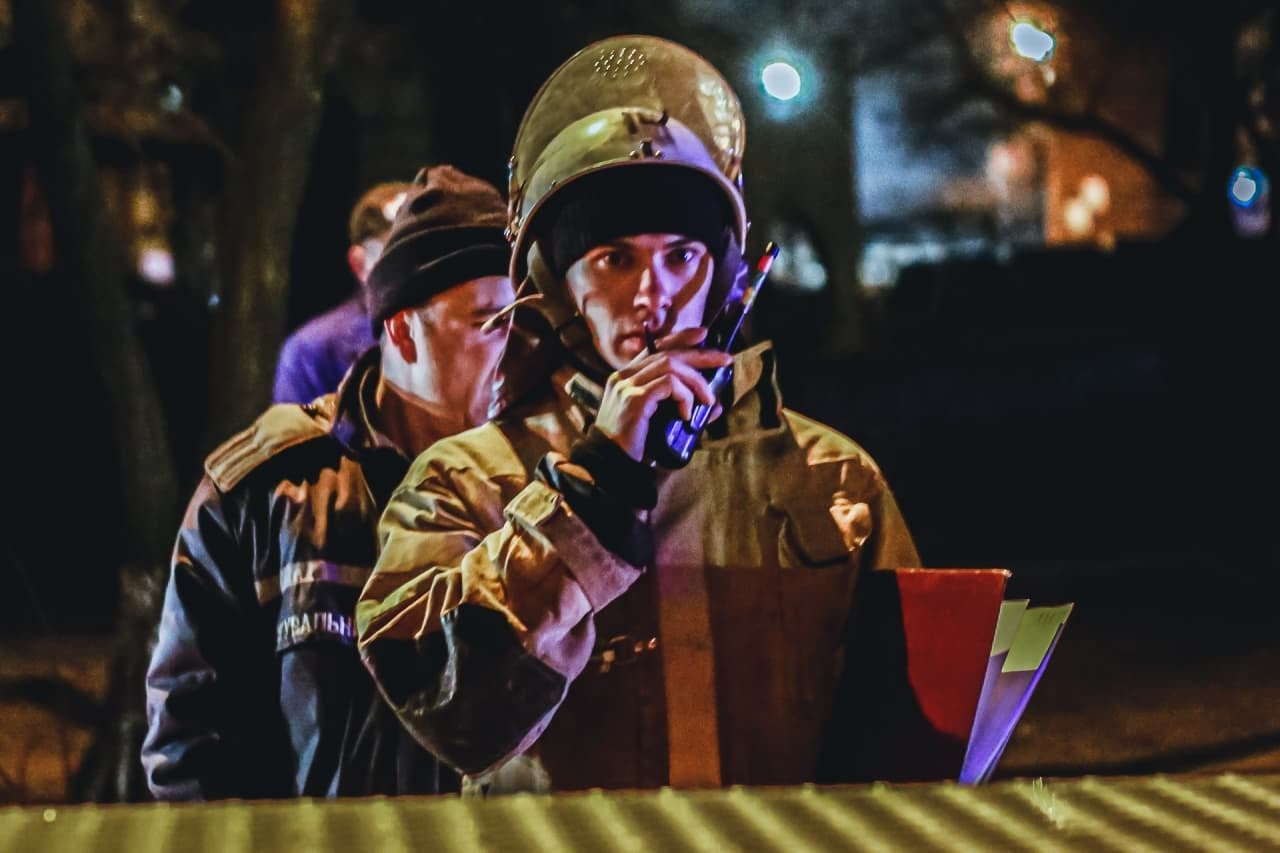 В Киеве из горящей квартиры на Теремках спасли трех человек 1