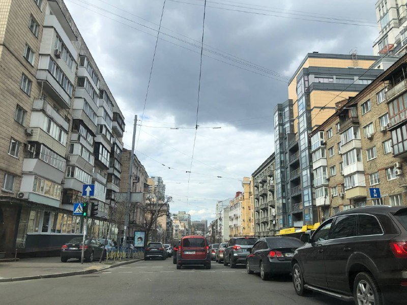 Киев продолжает стоять в пробках: фотографии дорог из разных уголков города 2