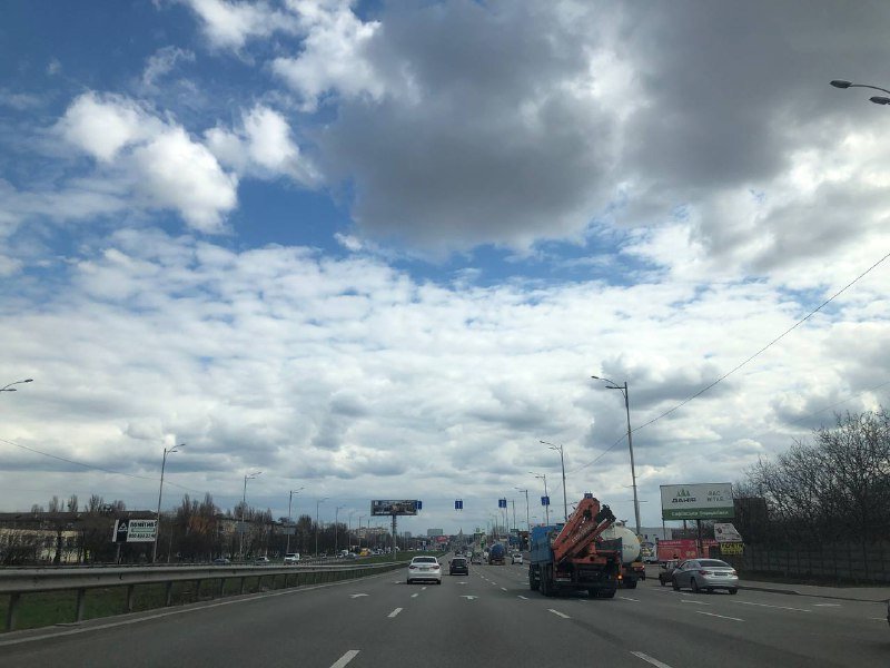 Киев продолжает стоять в пробках: фотографии дорог из разных уголков города 9