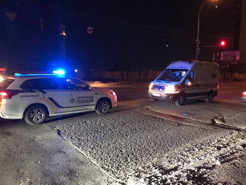 В Киеве пьяный мотоциклист влетел в Toyota на светофоре 1