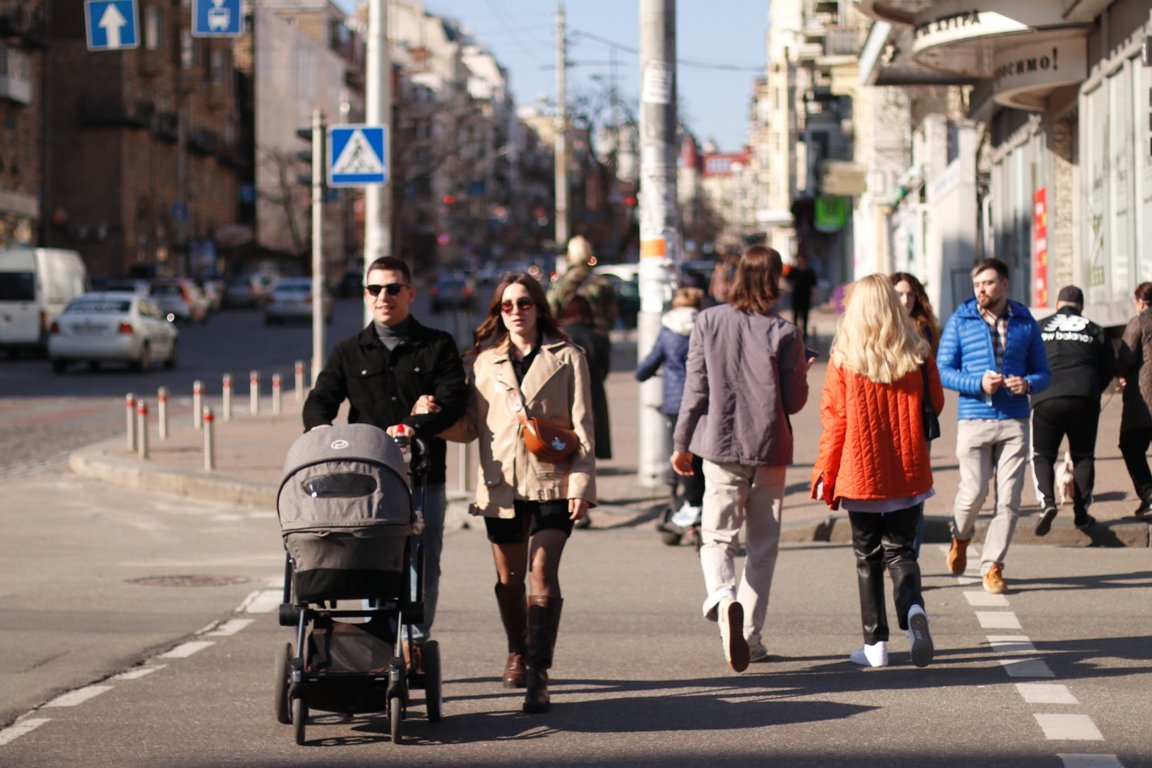 Солнечная столица в лицах: как жители города проводили выходные в Киеве 11