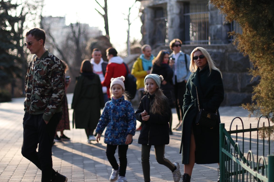 Солнечная столица в лицах: как жители города проводили выходные в Киеве 23
