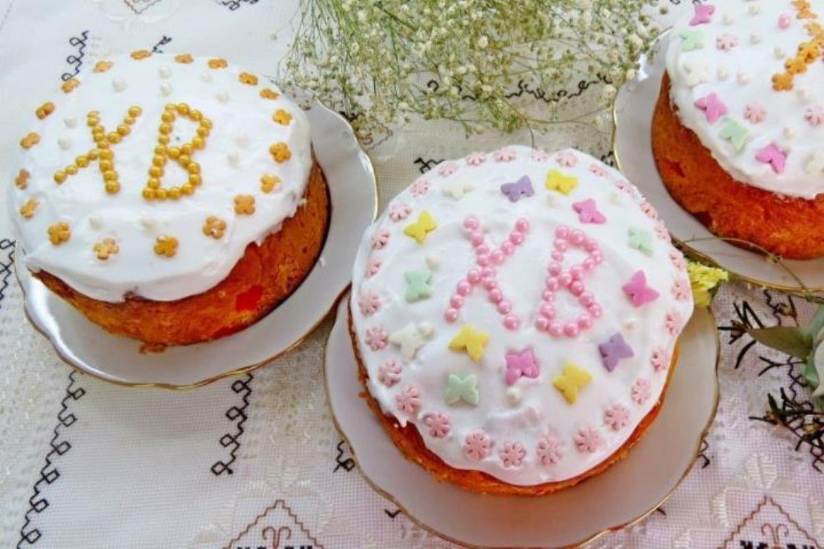 Шафрановый кулич с марципаном
