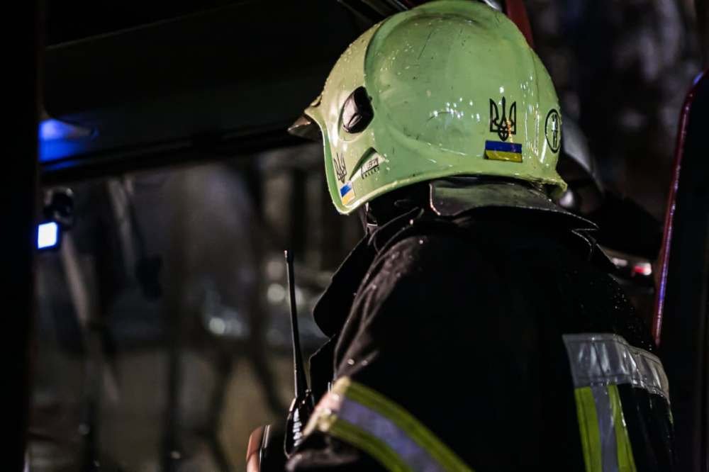 В Киеве за ночь сгорели несколько машин и микроавтобус 5