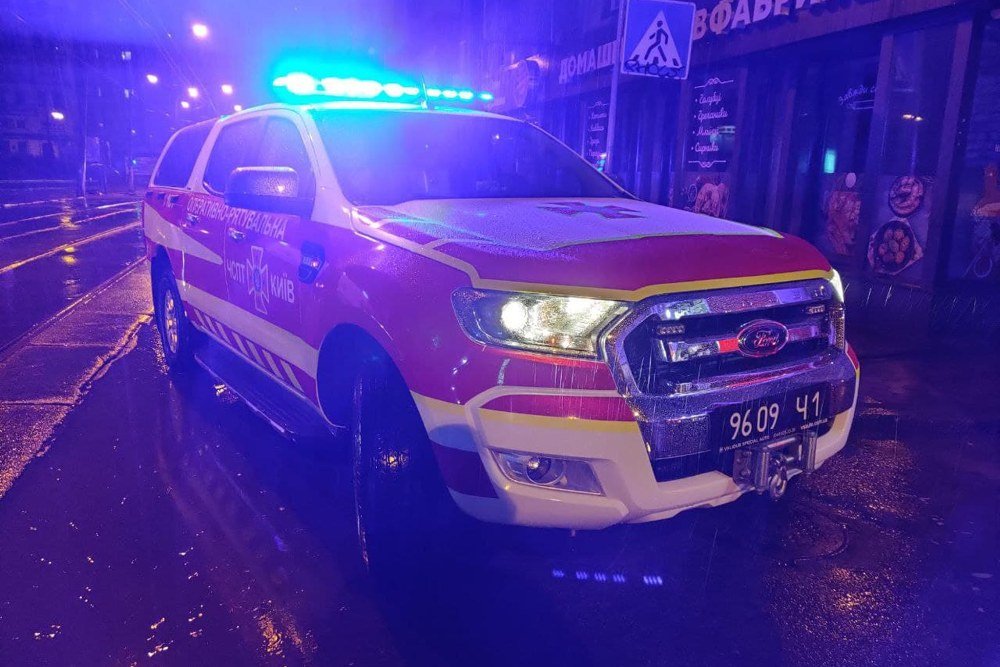 В Киеве за ночь сгорели несколько машин и микроавтобус 7