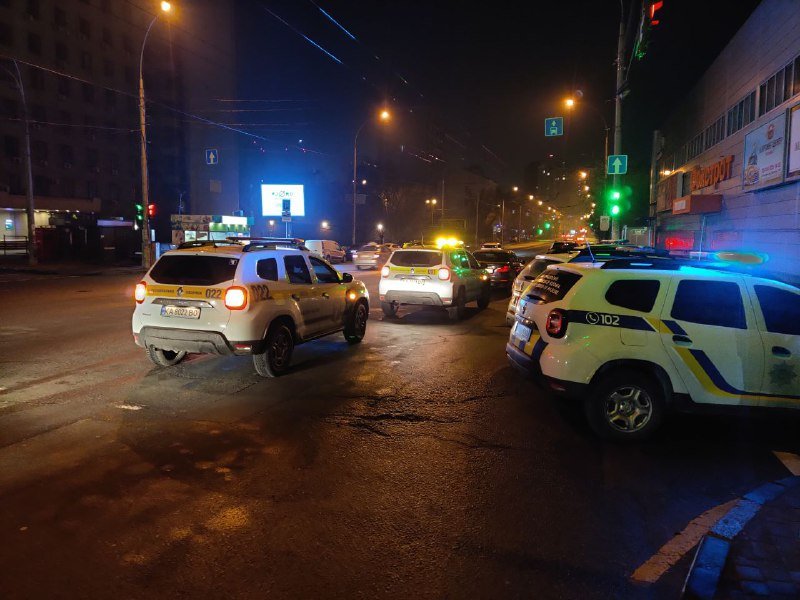 В центре Киева "загорелся" ночной клуб, пока полиция штрафовала всех гостей за нарушение карантина 2