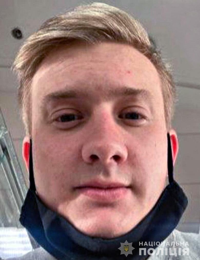 В Киеве пропал парень с татуировками восьмерки на руки и подписью матери на ребрах 2