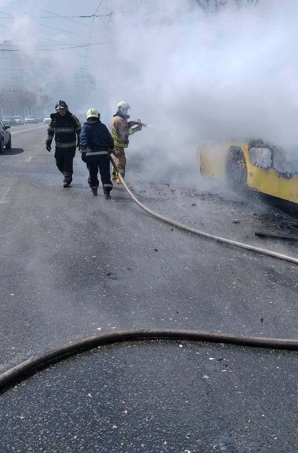 В Киеве на ходу загорелся пассажирский автобус 6